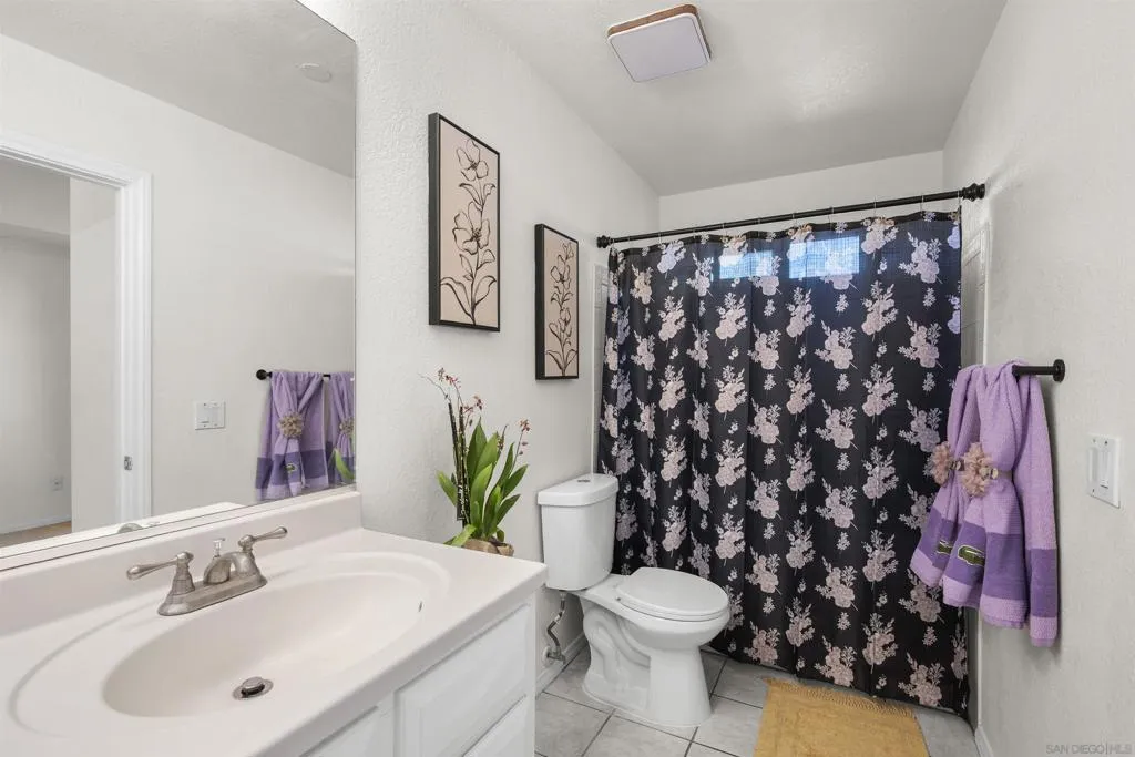 7944 Tinaja Ln, San Diego, California 92139 home-pic-24