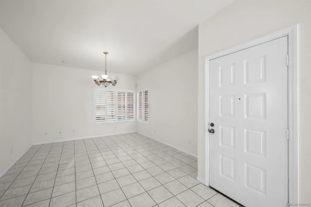 7944 Tinaja Ln, San Diego, California 92139 home-pic-8