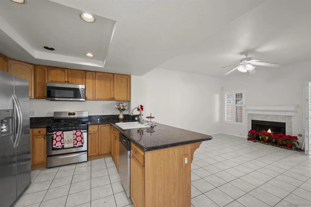 7944 Tinaja Ln, San Diego, California 92139 home-pic-10