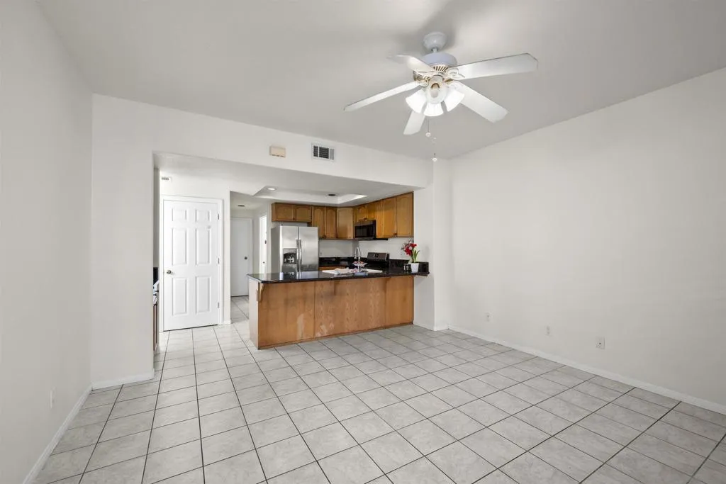 7944 Tinaja Ln, San Diego, California 92139 home-pic-15