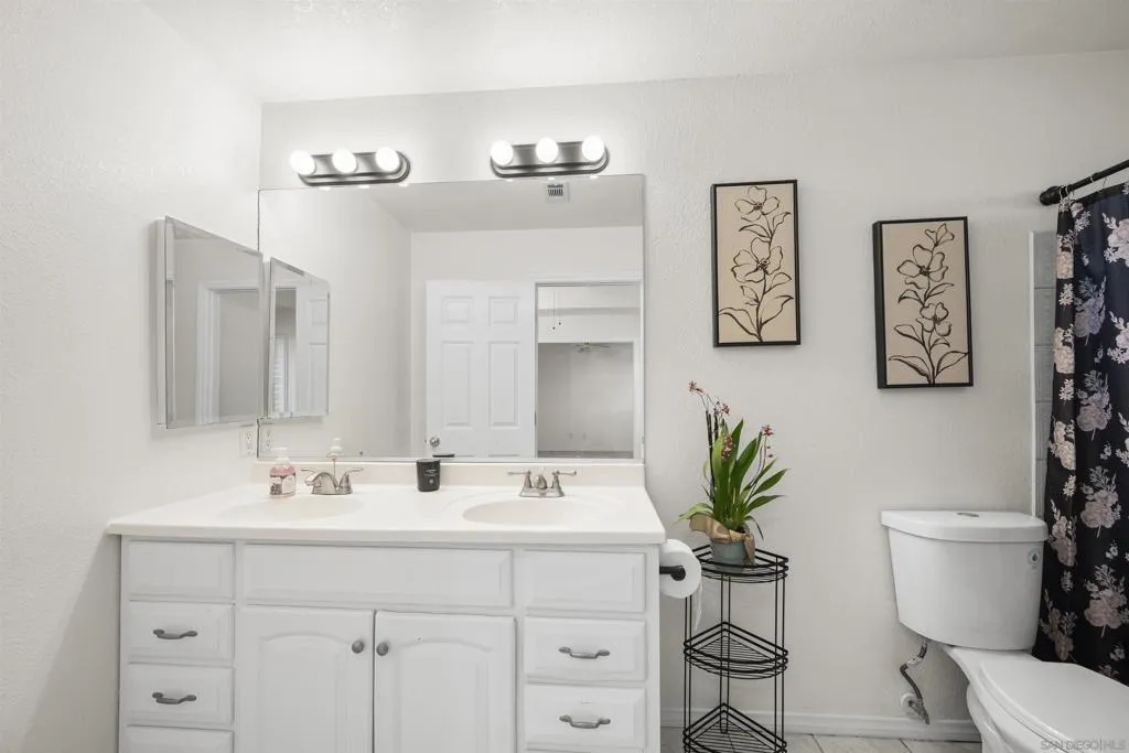 7944 Tinaja Ln, San Diego, California 92139 home-pic-23