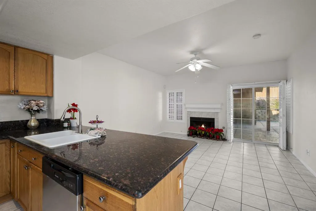 7944 Tinaja Ln, San Diego, California 92139 home-pic-14