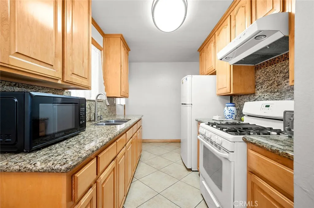 17024 Samgerry, La Puente, California 91744 home-pic-9