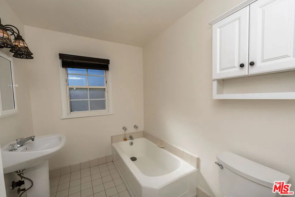 5260 Parkglen Avenue, Los Angeles, California 90043 home-pic-14