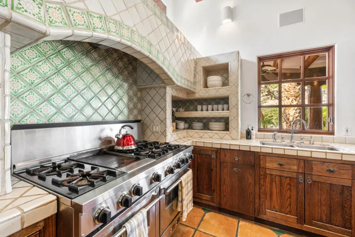 021_189-print-am4a4586_361