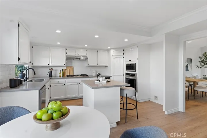 Chef's Kitchen w/Seating