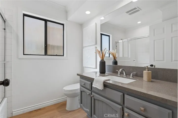 Bathroom (Full) - Downstairs