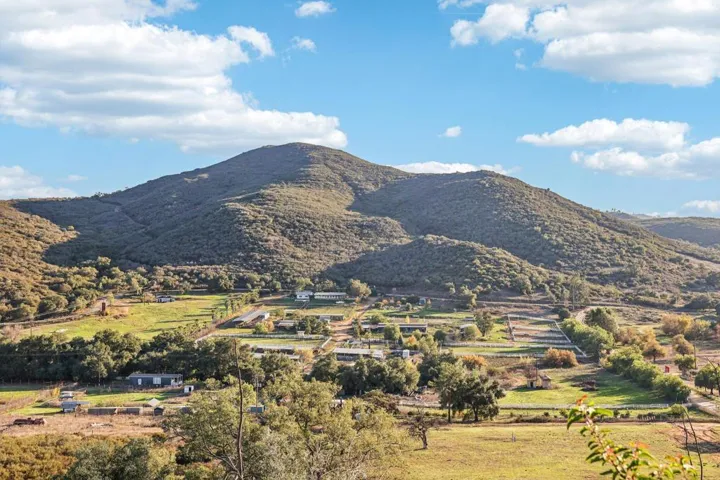 287-web-or-mls-26086 Bear Valley Heights