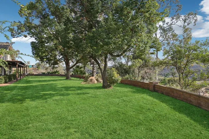 100-web-or-mls-26086 Bear Valley Heights