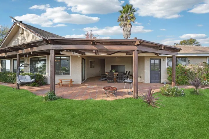 97-web-or-mls-26086 Bear Valley Heights