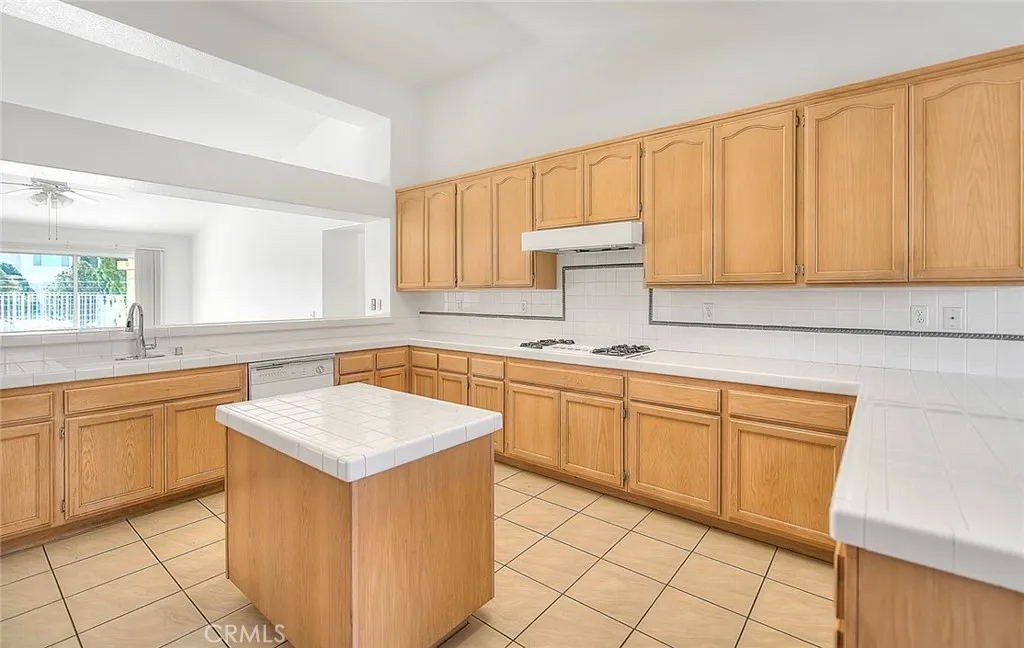19149 Catalina, Apple Valley, California 92308 home-pic-22