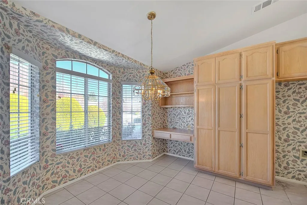 19149 Catalina, Apple Valley, California 92308 home-pic-16