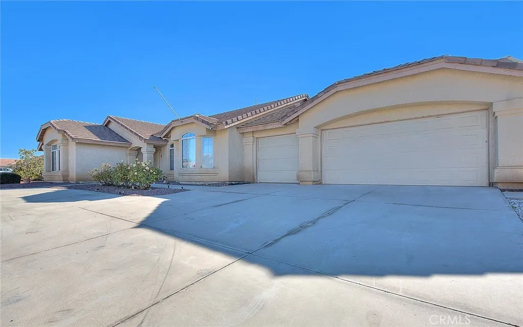 19149 Catalina, Apple Valley, California 92308 home-pic-4