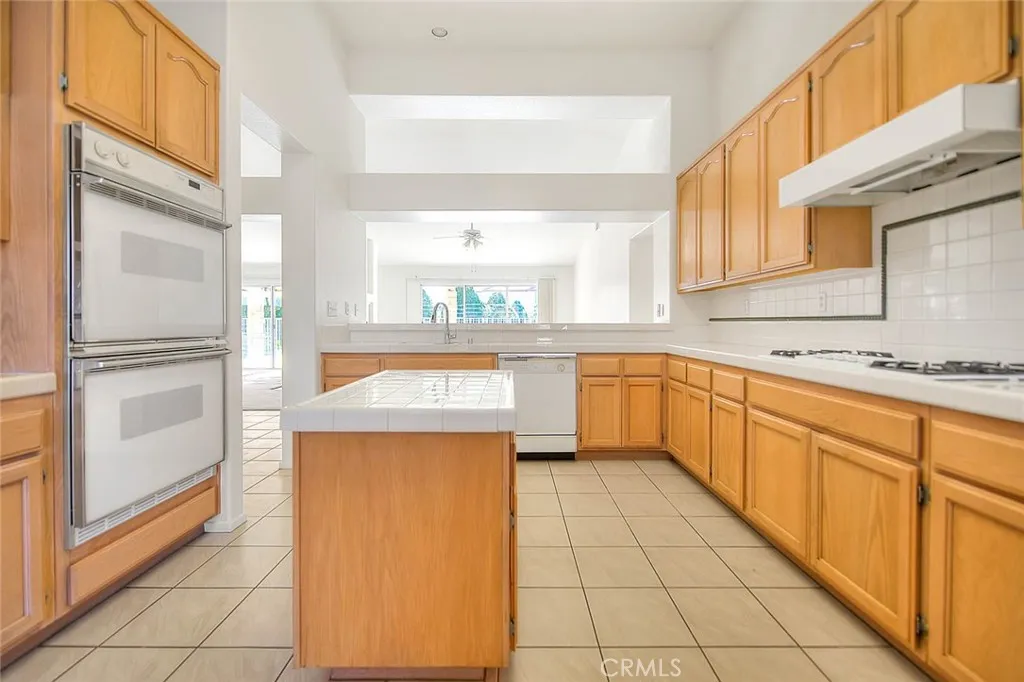 19149 Catalina, Apple Valley, California 92308 home-pic-23