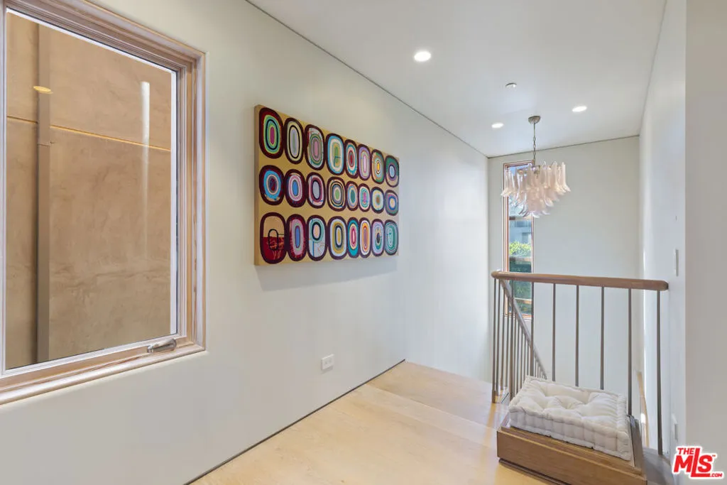 812 Brooks Avenue, Venice, California 90291 home-pic-18