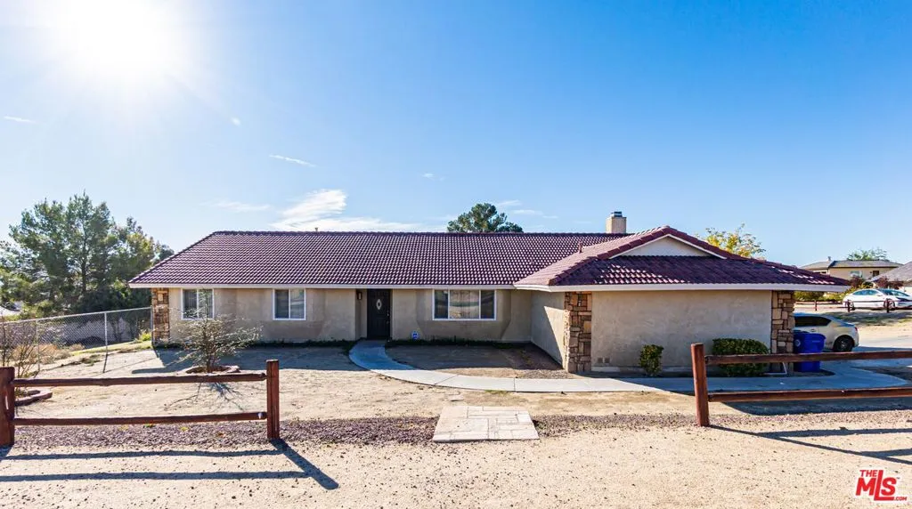 26665 Lakeview Drive, Helendale, California 92342 home-pic-2