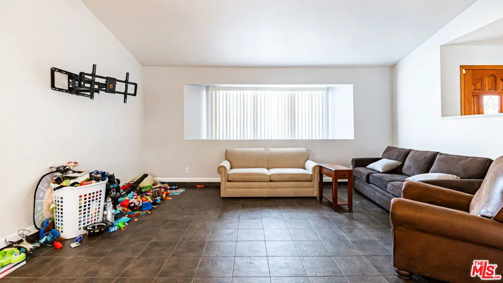 26665 Lakeview Drive, Helendale, California 92342 home-pic-3
