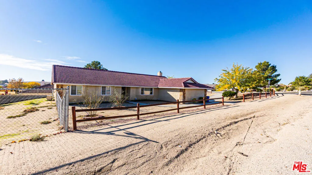 26665 Lakeview Drive, Helendale, California 92342 home-pic-33