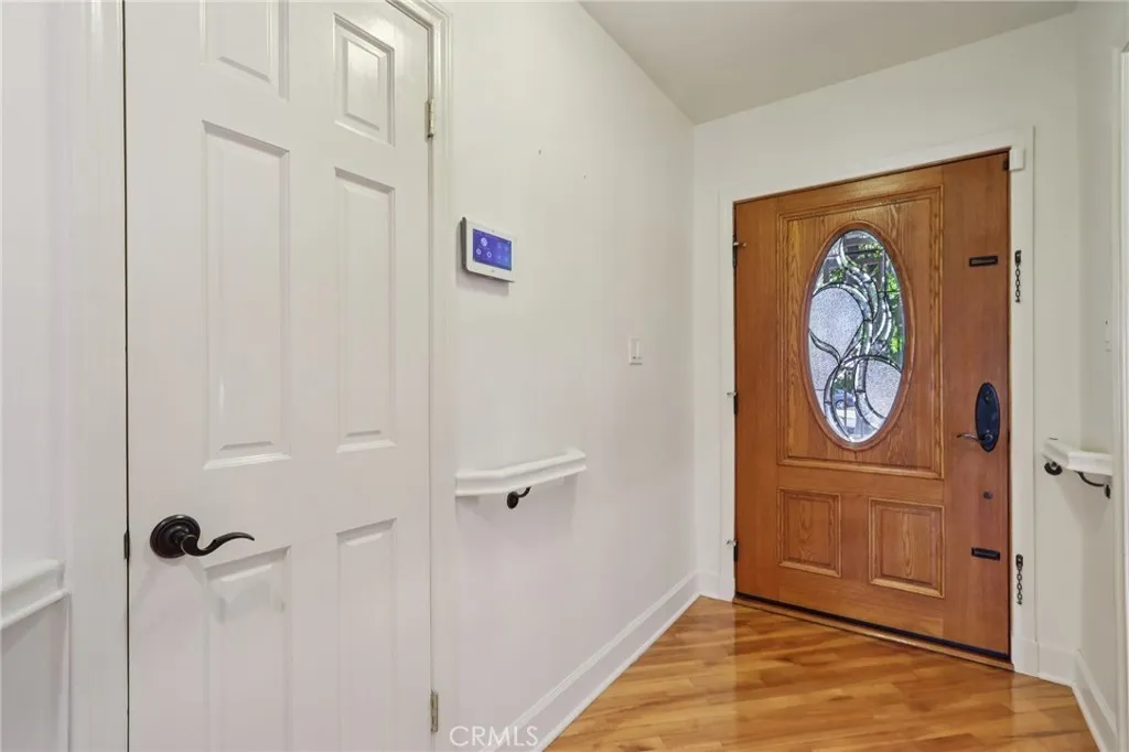 11129 White Oak, Granada Hills, California 91344 home-pic-5