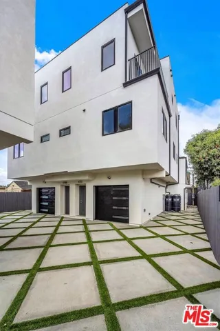 4703 Saturn Street 1/2, Los Angeles, California 90019