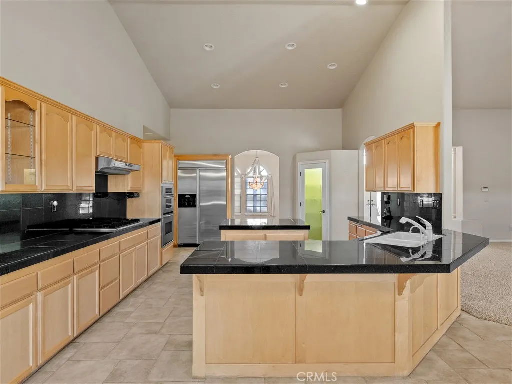 11385 Oak Ridge, Oak Hills, California 92344 home-pic-33