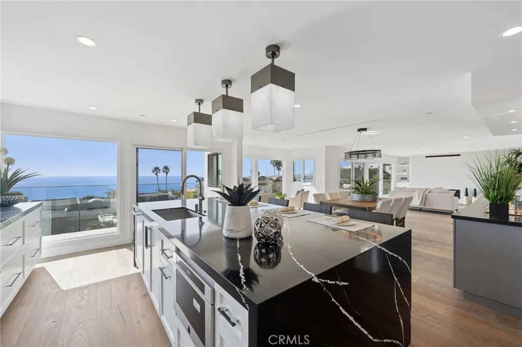 723 Balboa Avenue, Laguna Beach, California 92651 home-pic-11