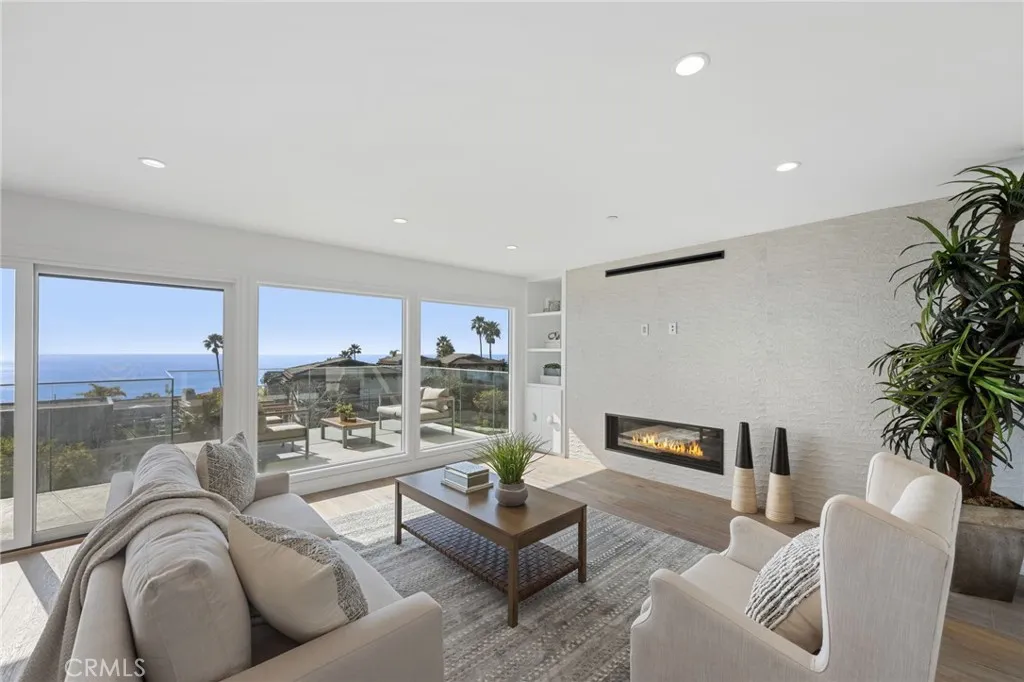 723 Balboa Avenue, Laguna Beach, California 92651 home-pic-15