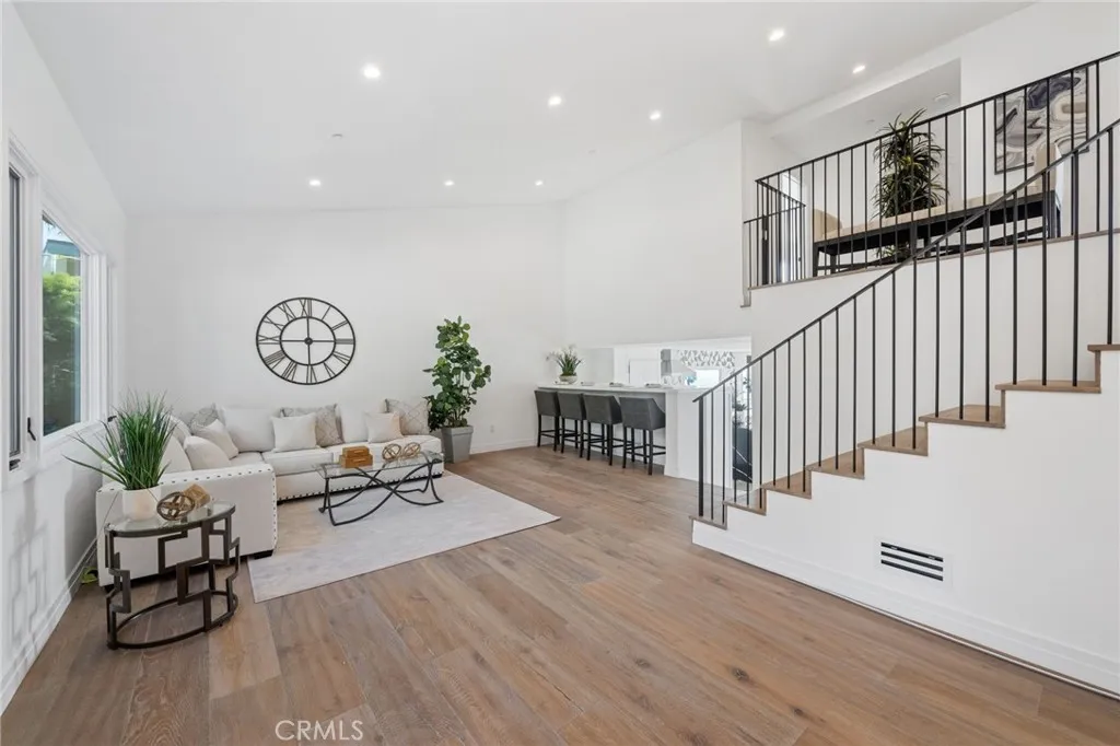 723 Balboa Avenue, Laguna Beach, California 92651 home-pic-5
