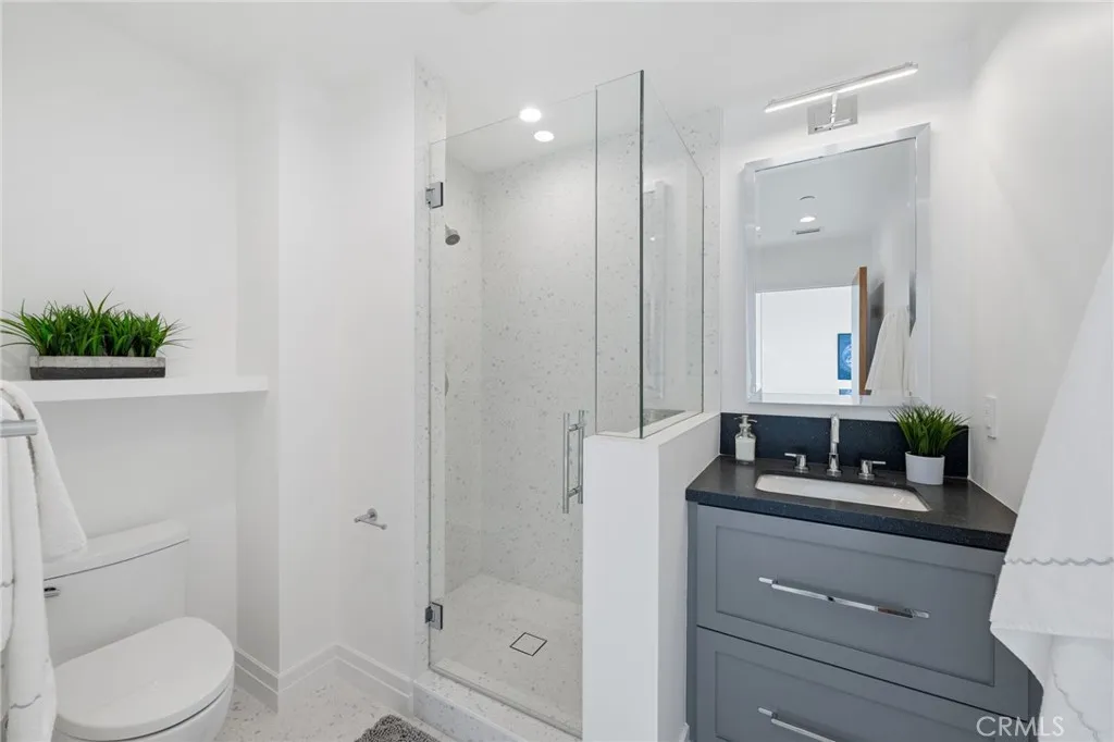 723 Balboa Avenue, Laguna Beach, California 92651 home-pic-32