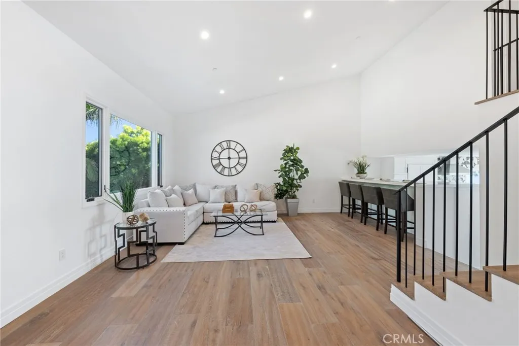 723 Balboa Avenue, Laguna Beach, California 92651 home-pic-4