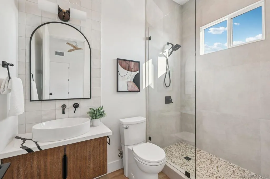 1860 Illion, San Diego, California 92110 home-pic-27