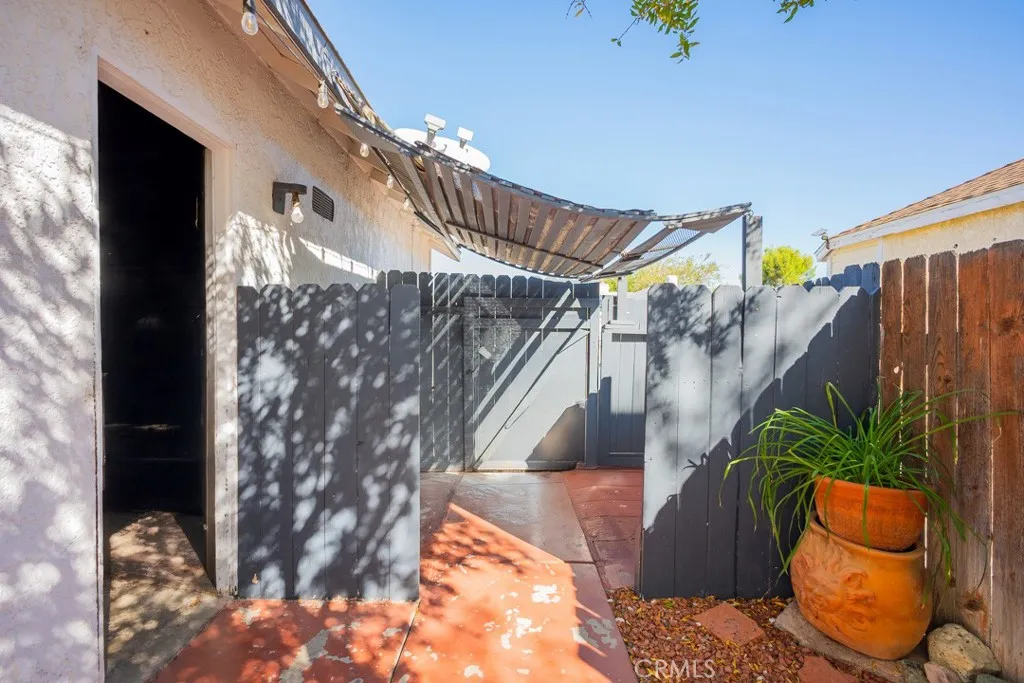 734 W Avenue H2, Lancaster, California 93534 home-pic-47