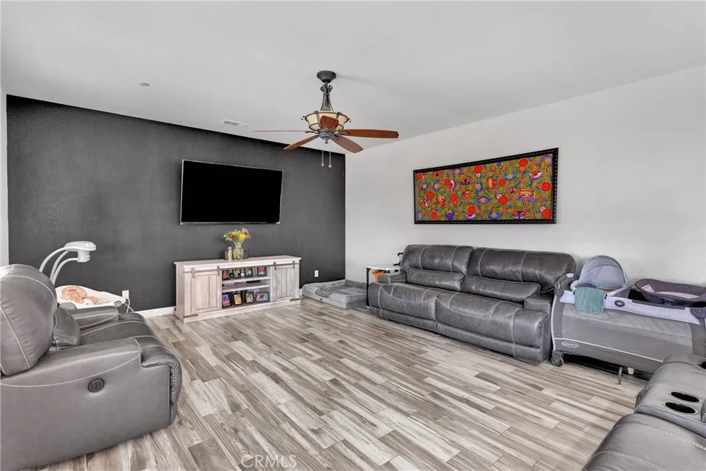 13458 Snowdrop Court, Victorville, California 92394 home-pic-12