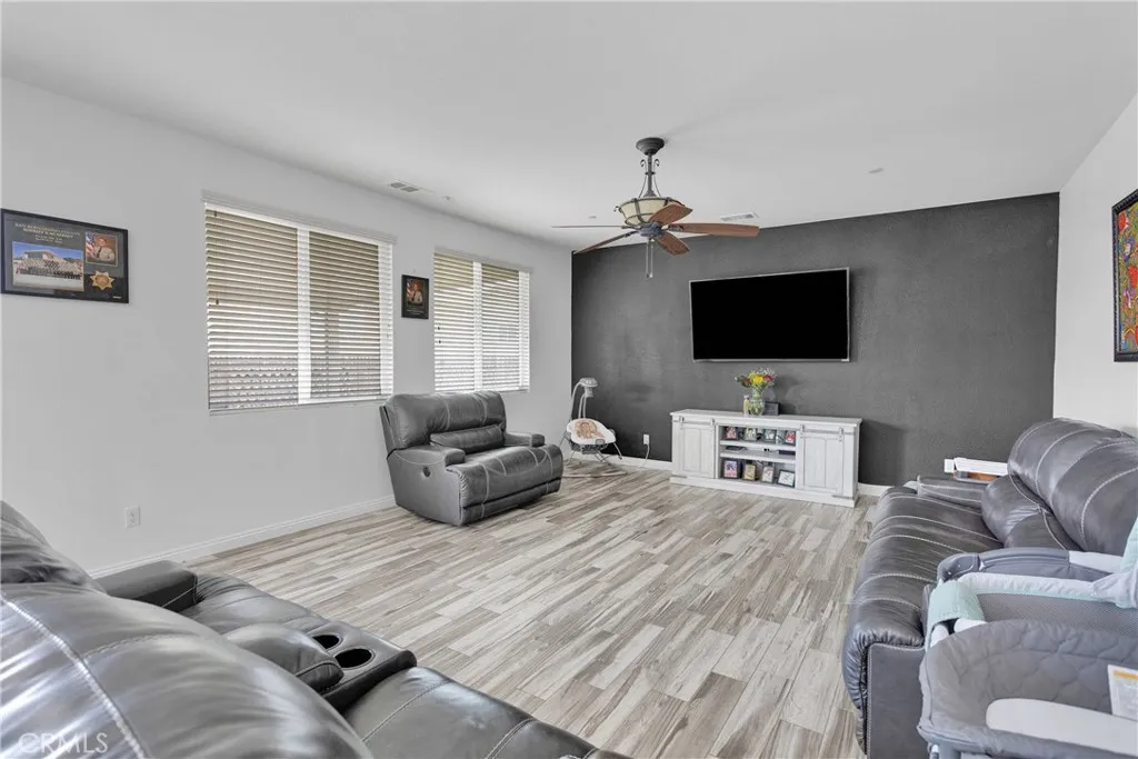 13458 Snowdrop Court, Victorville, California 92394 home-pic-11