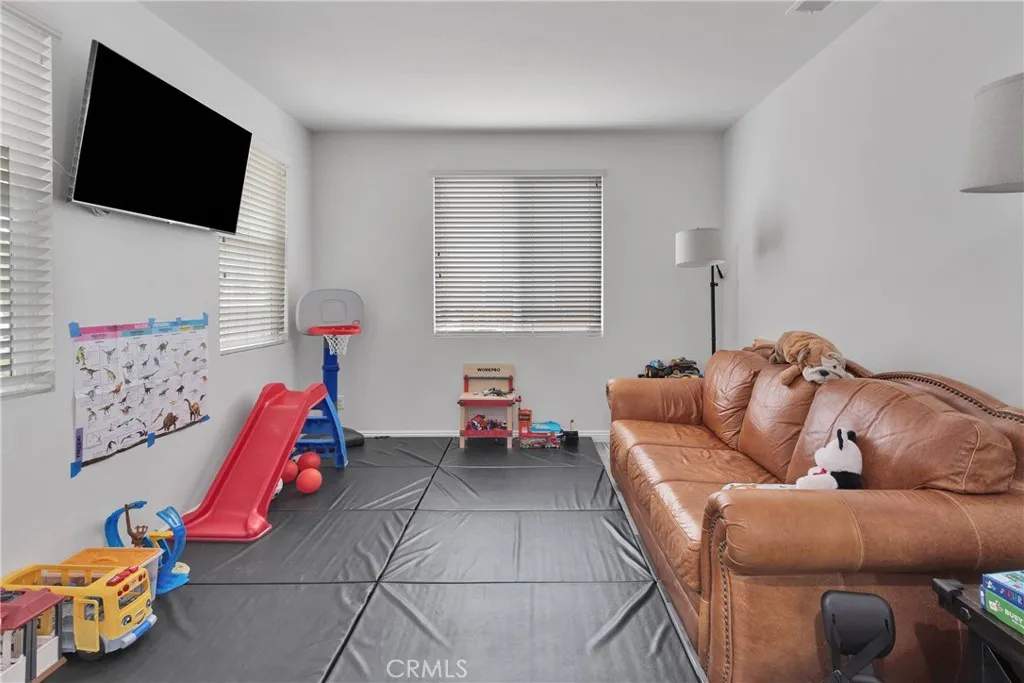 13458 Snowdrop Court, Victorville, California 92394 home-pic-15