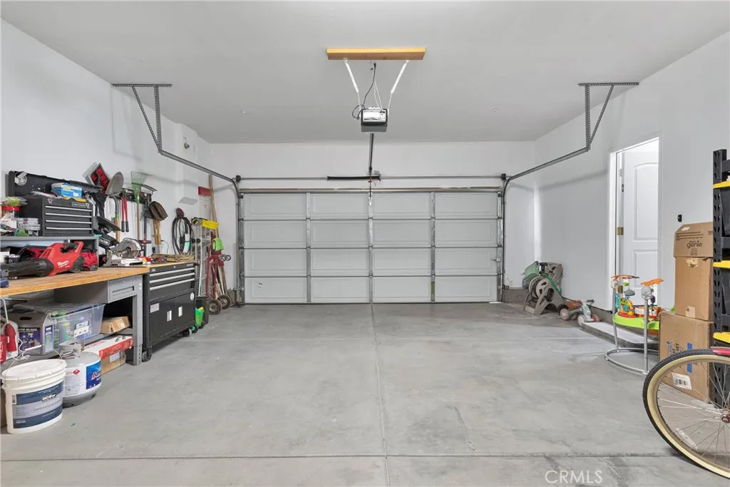 13458 Snowdrop Court, Victorville, California 92394 home-pic-33