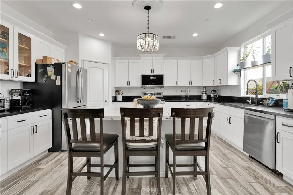 13458 Snowdrop Court, Victorville, California 92394 home-pic-6