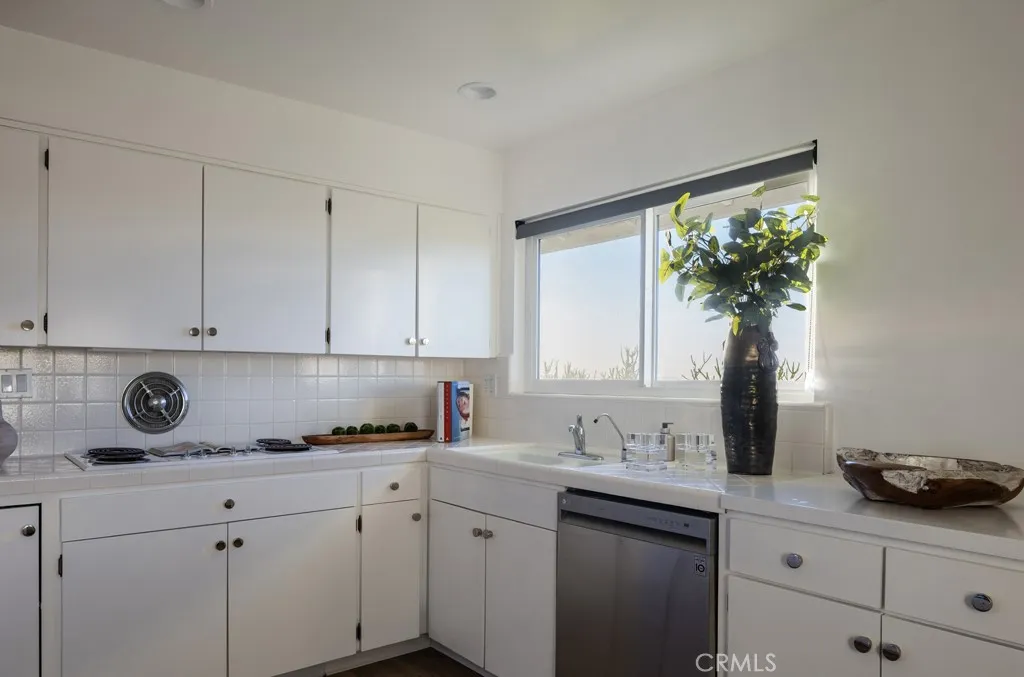 1007 White Sails, Corona Del Mar, California 92625 home-pic-8