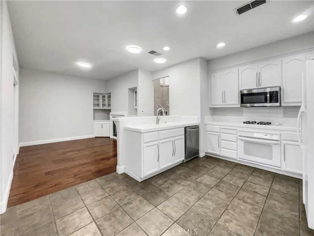 51 Village Square, Pleasant Hill, California 94523 home-pic-11