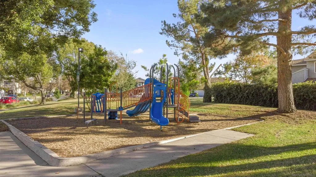 4561 Brookview Ct, Chino Hills, California 91709 home-pic-2
