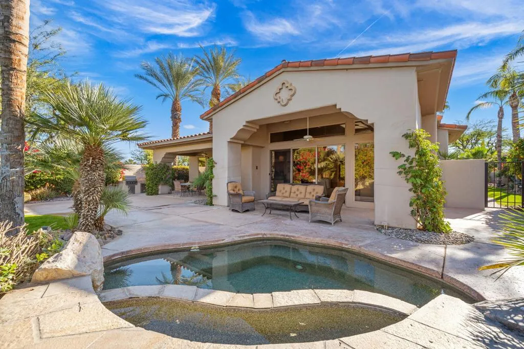 650 Gold Canyon Drive, Palm Desert, California 92211 home-pic-2