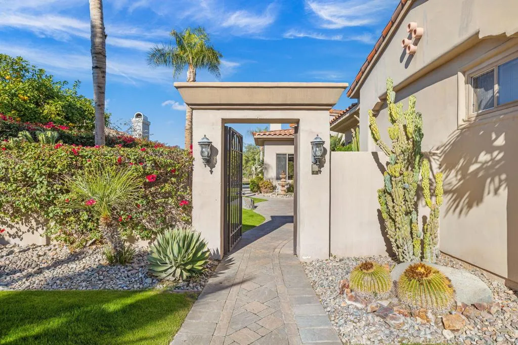 650 Gold Canyon Drive, Palm Desert, California 92211 home-pic-5