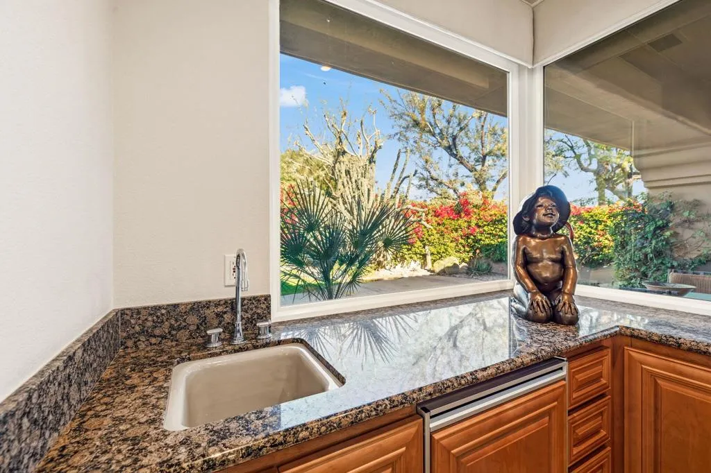 650 Gold Canyon Drive, Palm Desert, California 92211 home-pic-16