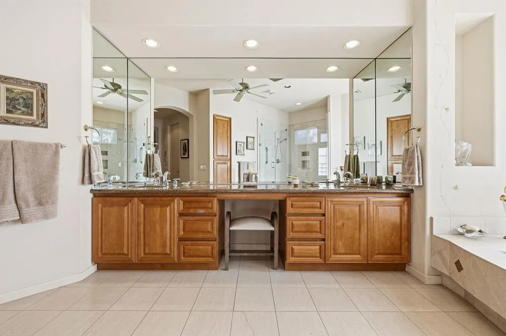 650 Gold Canyon Drive, Palm Desert, California 92211 home-pic-42