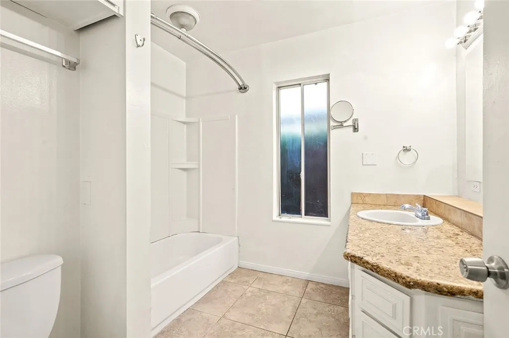 5715 Norwich, Van Nuys, California 91411 home-pic-19