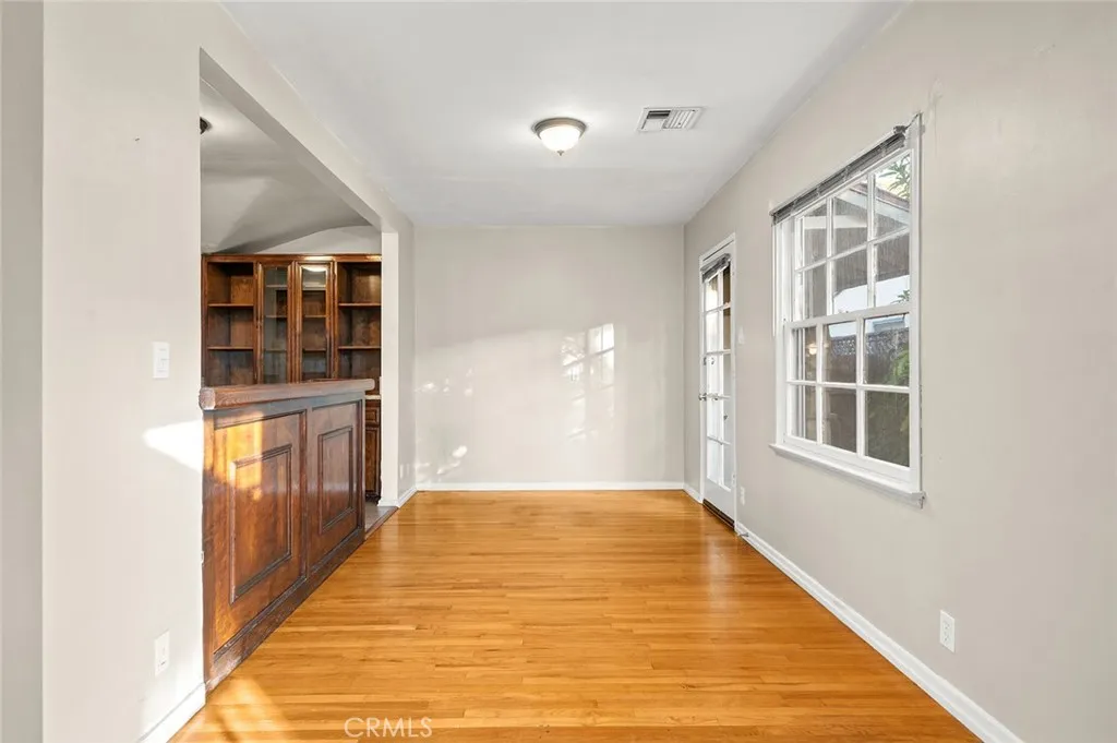 5715 Norwich, Van Nuys, California 91411 home-pic-8