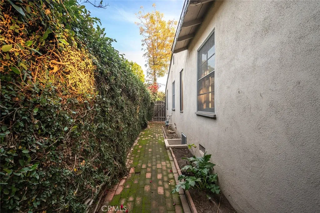5715 Norwich, Van Nuys, California 91411 home-pic-27