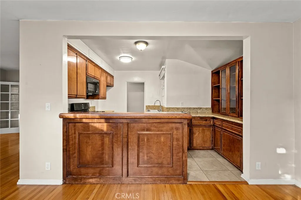 5715 Norwich, Van Nuys, California 91411 home-pic-4