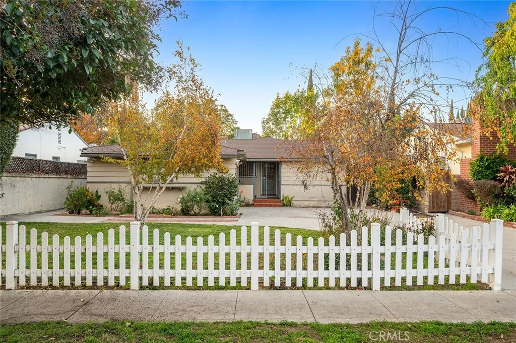5715 Norwich, Van Nuys, California 91411 home-pic-36