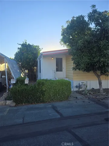 Entrance to SPACIOUS Arizona room and main home
